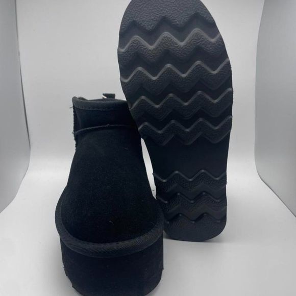 CUSHIONAIRE Women's COZY Genuine Suede pull on platform boot BLACK 5 - Picture 6 of 6